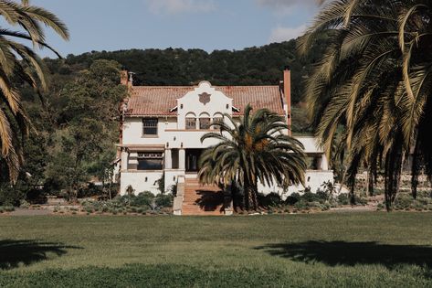 When the Mariani brothers set out to restore Scribe’s crumbling 19th-century estate house and grounds, they built a dream team to help them Scribe Winery, Sonoma Wineries, Sangria Wine, Estate House, Sonoma Valley, Redwood Tree, Wine Refrigerator, Wine Glass Holder, Mediterranean Style