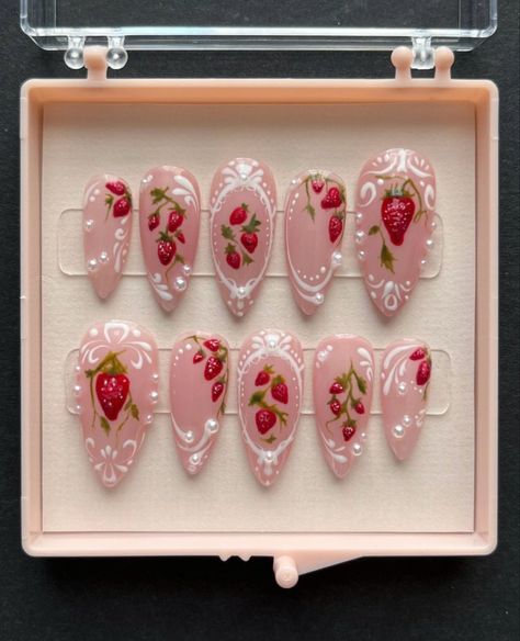 Strawberry Nail Art, Beauty Nails Design, Pretty Gel Nails, Really Cute Nails, Soft Nails, Kawaii Nails, Manicure Y Pedicure, Funky Nails, Floral Nails