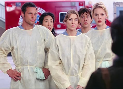 Greys Anatomy Interns, Magic Greys Anatomy, Greys Anatomy Aesthetic, Anatomy Aesthetic, I Lost A Friend, 2000s Shows, Grey's Anatomy Doctors, Greys Anatomy Funny, Girl Film