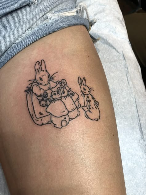 Peter The Rabbit, Peter Rabbit Tattoo, Tattoo Rabbit, Peter Rabbit Tattoos, Bunny Tattoos, Piskel Art, Rabbit Tattoos, Poke Tattoo, Cute Tattoos For Women