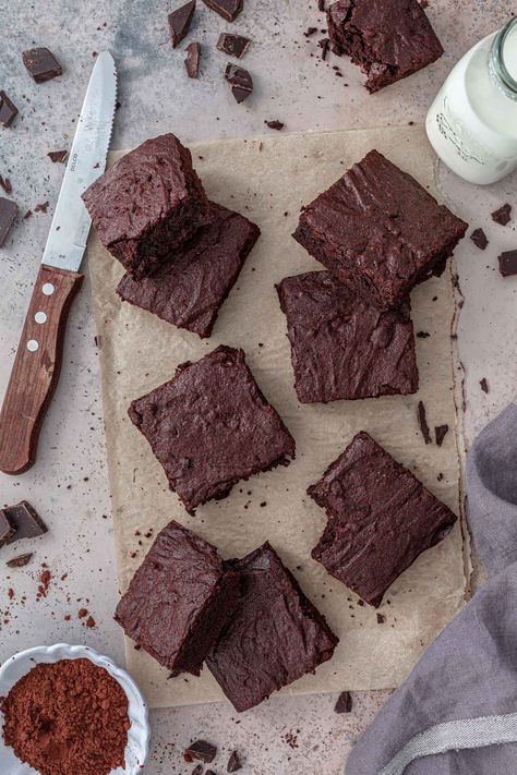 Best Brownies Recipe, Fudgy Brownies Recipe, Baking Photoshoot, Moist Brownies, The Best Brownies, Brownie Trifle, Package Photography, Bars Dessert, Fudgy Brownie Recipe