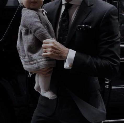 Dad Aesthetic, Mafia Families, طابع بريدي, Father And Baby, Cora Reilly, Girl Dad, Dad Baby, Single Dads, Photo Couple