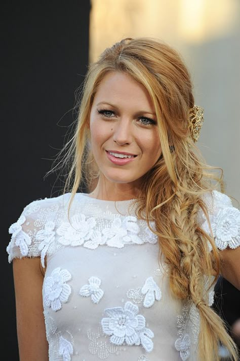 Blake Lively Braid, Blake Lively Hair, Messy Hair Updo, Oval Face Hairstyles, Jada Pinkett Smith, Hairstyle Look, Zooey Deschanel, Charlize Theron, Celebrity Hairstyles