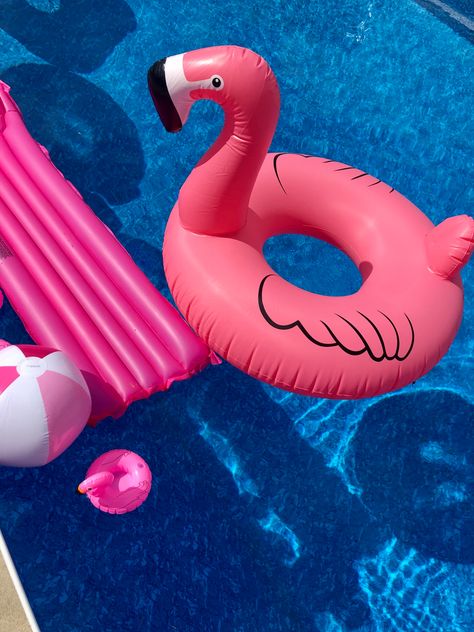 Pink Flamingo Wallpaper, Pool Floaties, Victoria Secret Wallpaper, Summer Picture Poses, Pool Picture, Inflatable Pool, Summer Inspiration, Pool Days, Best Friend Pictures