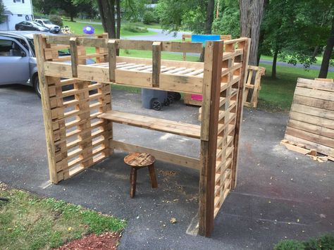 #Bed, #Bedroom, #PalletBed, #ReclaimedPallet Bed Out Of Pallets, Build A Bunk Bed, Pallet Loft Bed, Pallet Bunk Beds, Pallet Bed Headboard, Pallet Bed Frames, Kids Bed Canopy, Pallet Bed Frame, Pallet Lounge