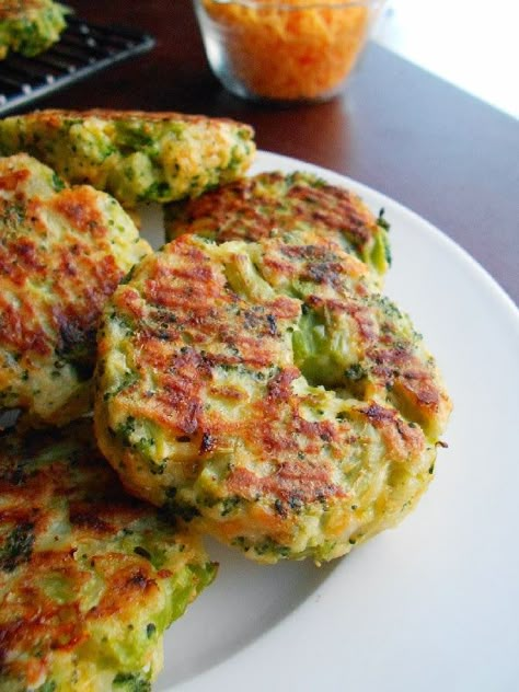 Baked Broccoli & Cheese Patties - Confessions of a Confectionista Chocolate Turtle Cake Recipe, Broccoli Patties, Cheese Patties, Baked Broccoli, Baked Cheese, Broccoli Cheese, Low Carb Baking, Broccoli And Cheese, Vegetable Dishes