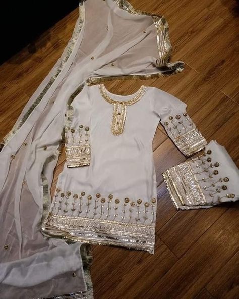 Gotta Work Dresses Pakistani, White Pakistani Dress, Desi Attire, Ghalib Poetry, Dresses Pakistani, Kids Dress Collection, Mehendi Outfits, Indian Fashion Trends, Clothing Reference