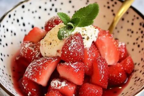 Italian Macerated Strawberries - recipestasteful Macerated Strawberries, Strawberry Desserts, Strawberry Recipes, Fresh Strawberry