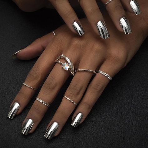 Silver Nails Ideas Square, Square Silver Chrome Nails, Metallic Nails Square, Black Metallic Nails, Metallic Silver Nails, Silver Metallic Nails, Dark Chrome Nails, Silver Nail Art, Mirror Nails