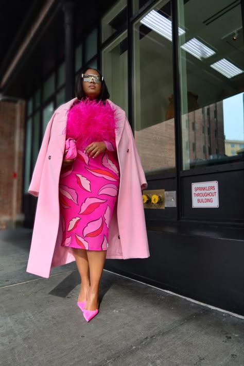 Valentine’s Day pink street style outfit black girl street style Styling For Large Bust, Fall Winter 2023/2024 Fashion Trends Plus Size, Red Church Outfit, Pink Monochromatic Outfit, Pink Ladies Outfit, Street Style Black, Monochromatic Fashion, Holiday Outfits Women, Nyfw Street Style