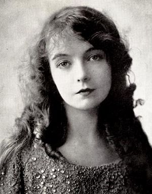 Gish was called The First Lady of American Cinema. Description from pinterest.com. I searched for this on bing.com/images Dorothy Gish, Stars D'hollywood, Lillian Gish, Lana Turner, Gina Lollobrigida, Portrait Vintage, Louise Brooks, Myrna Loy, Silent Film Stars