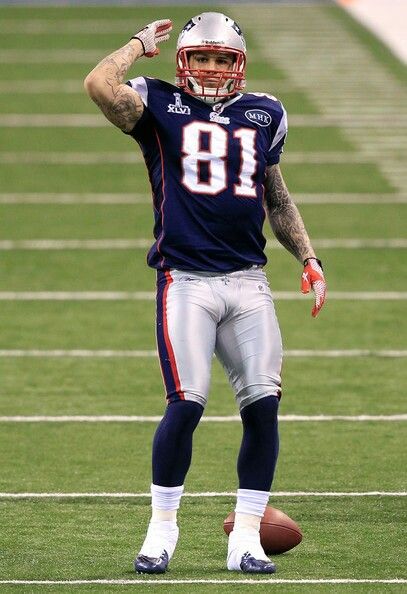 Aron Hernandez, Attleboro Massachusetts, Football Studs, Aaron Hernandez, Lucas Oil Stadium, New England Patriots Football, Men Sport Pants, The Locker Room, American Football Players