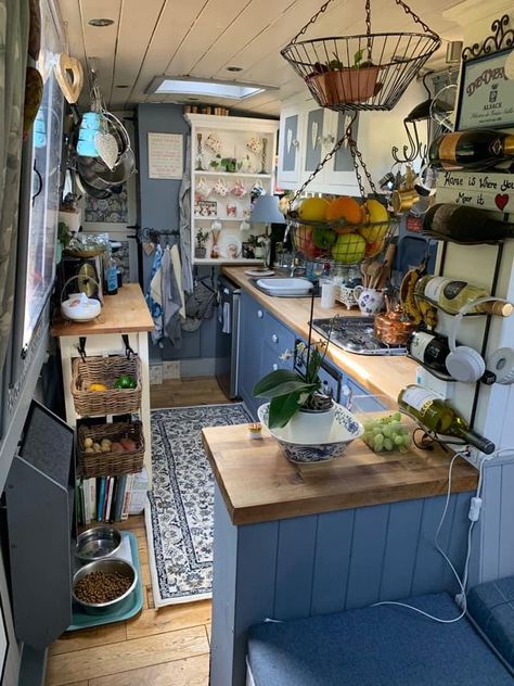 Narrowboat Kitchen, Kitchen Divider, Narrowboat Interiors, Vintage Interior Decor, Boat House Interior, Boat Interior Design, Narrow Boat, Old School Bus, Bus Living