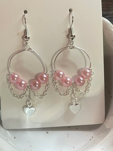 Couqutte Jewelry, Kpop Jewelry Aesthetic, Pink Bead Earrings, Aesthetic Diy Earrings, K Pop Jewelry, Kpop Idol Earrings, Jewelry Making Aesthetic, Homemade Jewelry Ideas, Vday Jewelry