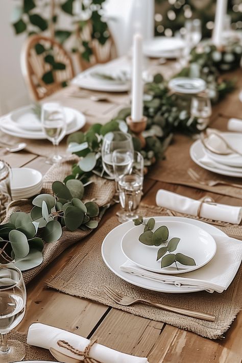 Minimalist beautiful table settings. Use eucalyptus or garlands as table runners and simple white dishware. Minimalist Christmas Table, Natural Christmas Decor Ideas, Dining Table Place Settings, Dining Table Linen, Bronze Flatware, Christmas Table Setting Ideas, Dinner Party Tablescapes, Pine And Eucalyptus, Mini Pinecones