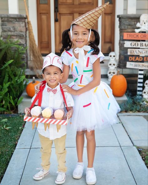 Ice cream man costume, ice cream costume, ice cream siblings, ice cream cone, halloween costume, siblings costume idea Ice Cream Costume, Halloween Costumes For 3, Last Minute Halloween Costumes, Fantasias Halloween, Family Costumes, Family Halloween Costumes, Cute Halloween Costumes, Cute Costumes, Baby Halloween Costumes