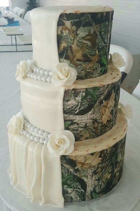 Wedding Cakes Ideas, Camo Wedding Cakes, Camo Wedding Dresses, Hunting Wedding, Camouflage Wedding, Hunter Wedding, How To Dress For A Wedding, Big Wedding Cakes, Country Wedding Cakes