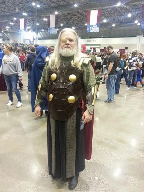 Odin costume... very doable Odin Costume, Thor Costumes, Thor Movie, Thor Costume, Loki Costume, Odin And Thor, Thor 2, Family Cosplay, Top Cosplay