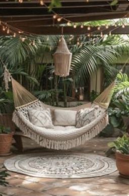 Bohemian Patio Ideas, Nature Bedroom, Courtyard Plants, Bohemian Patio, Fairytale Decor, Deck Decor, Bohemian Outdoor, Decorative Plants, Boho Tropical