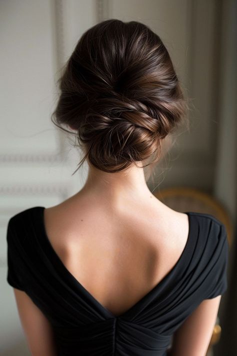 Do your evening look with this chic chignon! 🌙 Perfect for those nights out or elegant gatherings, it's all about effortless sophistication. 💁‍♀️✨ Embrace the French girl spirit and rock this twisted bun at the nape of your neck for a timeless touch. #EveningHairstyles #ChicChignon #FrenchGirlBeauty #EffortlessElegance #HairGoals Easy French Twist Medium Hair, Loose French Twist, Parisian Makeup Look, Modern French Twist, Parisian Makeup, Modern French Twists, Messy French Twists, Twisted Bun, Romantic Braid