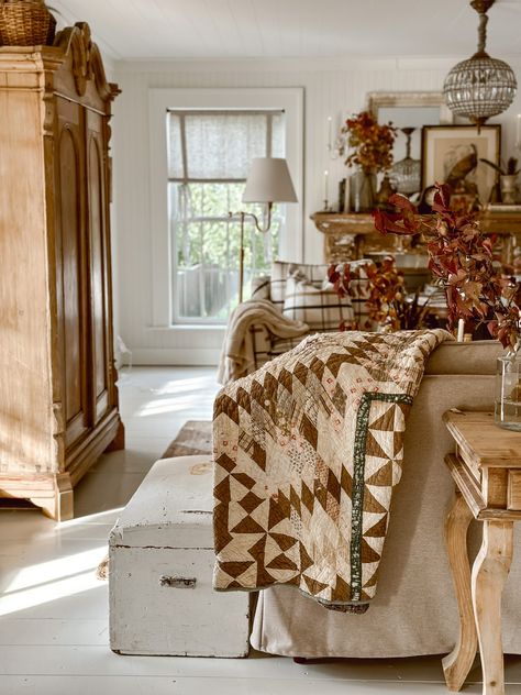 Quilt over Couch Cover Tufted Sectional Sofa, Cozy White Cottage, Brown Quilt, Tufted Sectional, Liz Marie, Liz Marie Blog, Christmas Dining Room, Hgtv Dream Home, Drop Cloth Curtains