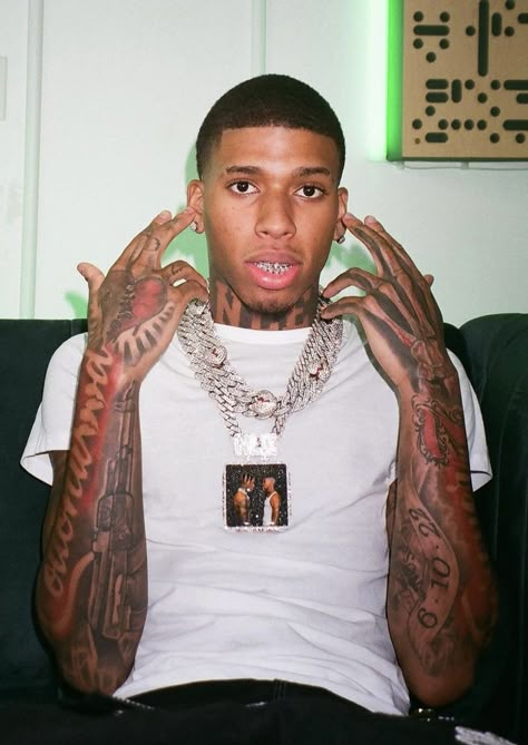 Nle Choppa Tattoo Arm, Nle Choppa Tattoo, Rappers Tattoos, Thug Life Tattoo, Miami Vice Fashion, Jean Victor, Mikey Williams, Male Rappers, Chris Brown Outfits