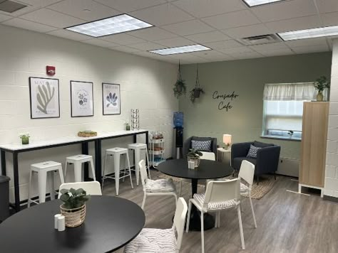 Budget-friendly Teacher Lounge Makeover Daycare Break Room Ideas, High School Teachers Lounge, Staff Room Makeover Teacher Lounge, Staff Lounge Makeover Break Room, Pta Room Decor, Cozy Waiting Area, Teacher Lounge Decor, Staff Room Design Teacher Lounge, Teacher Lounge Ideas Break Room