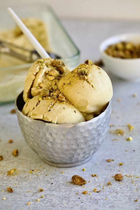 How to Make Italian Pistachio Gelato (Recipe) - CucinaByElena Pistachio Gelato Recipe, Italian Gelato Recipe, Dairy Free Gelato, Italian Desert, Gelato Recipes, Breads Bakery, Pistachio Gelato, Italian Gelato, Ice Cream Ideas