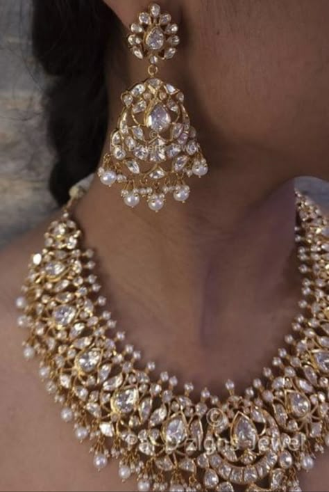 Jadau Jewellery Traditional, Pearl Bridal Jewelry Sets, Uncut Diamond Necklace, Wedding Jewellery Designs, Rajputi Jewellery, Indian Wedding Jewelry Sets, Bridal Necklace Designs, Antique Necklaces Design, Diamond Pendants Designs