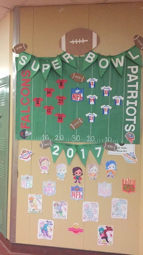 Super Bowl 2017 bulletin board Superbowl Bulletin Boards, Super Bowl Bulletin Board Ideas, Super Bowl Classroom, Fall Classroom Door, White Board Ideas, February Classroom, Classroom Door Ideas, February Crafts, Fall Classroom