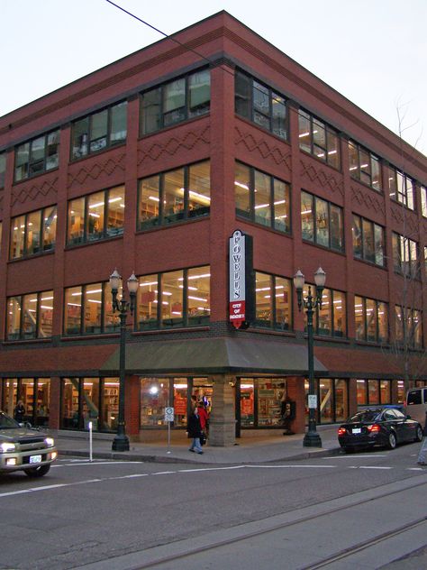 Biggest bookstore ever! Powells Bookstore, Pearl District Portland, Oregon Living, Multnomah Falls, Fall Semester, San Juan Islands, Oregon Travel, Best Cities, Oh The Places Youll Go