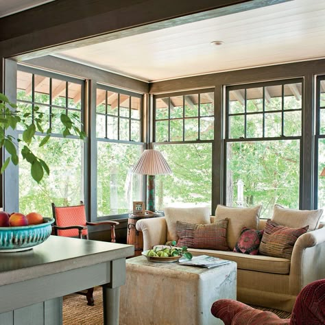 Sunroom Interior, Ideas Terraza, Built In Banquette, Lake House Kitchen, Morning Room, Keeping Room, Lake House Decor, A Living Room, House Layouts