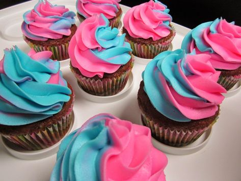 Pink & Blue Cupcakes Gender Revel Desserts Table, Gender Reveal Ideas Cupcakes, Gender Reveal Cupcake Ideas, Gender Reveal Food Ideas, Baby Reveal Cupcakes, Cupcakes Images, Gender Reveal Dessert, Gender Reveal Food, Gender Reveal Party Food