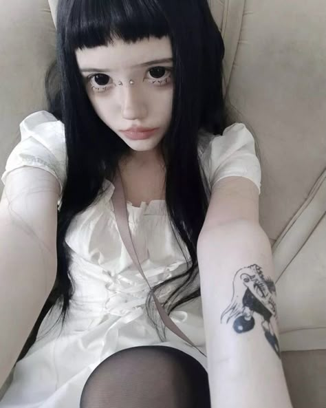 Creepy Cute Makeup, Doll Makeup Aesthetic, Dollcore Makeup, Creepy Doll Aesthetic, Baby Doll Makeup, Cute Doll Makeup, Creepy Doll Makeup, Kendall Jenner Face, Creepy Makeup