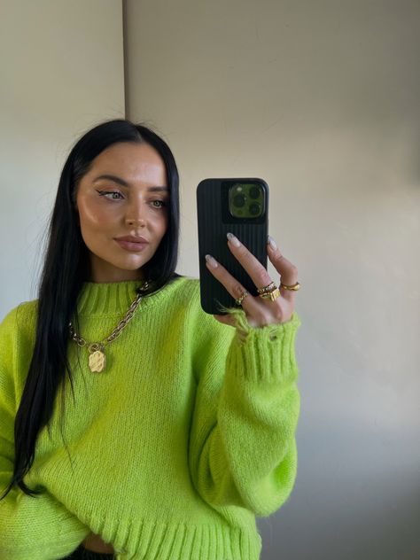 Lime Green Outfits, Green Sweater Outfit, Lime Green Sweater, Outfit Inspo Spring, Sweater Outfit, 90s Fashion Outfits, Green Outfit, Made Clothing, Other Outfits