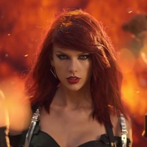 Beyonce Feeling Myself, Blood Red Hair, Taylor Swift Bad Blood, Taylor Swift Cake, Taylor Swift Web, Estilo Taylor Swift, Taylor Swift Music, Taylor Swift Red, Lily Aldridge