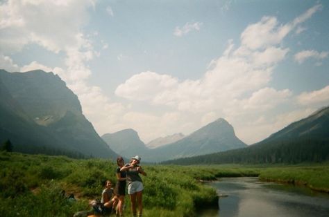 Camera Travel, Friends Holiday, Photography Vintage, Holiday Vacation, Jolie Photo, Summer Feeling, Summer Dream, Aesthetic Summer, Future Life