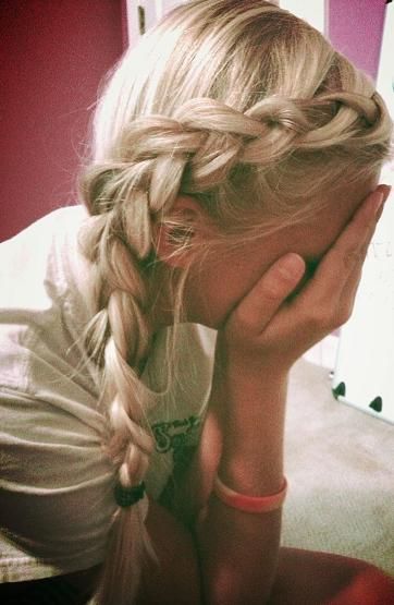 Um i dont think i have a shot with my crush his best friend is so much prettier than me-sam Braids Dutch, Dutch Braid Tutorial, Barefoot Blonde, Hairstyle Look, Easy Braids, Hair Braids, Dutch Braid, Wedding Idea, French Braid