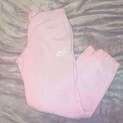 nike sweatpants Pink Nike Clothes, Nike Pink Sweatpants, Pink Nike Sweatpants Outfit, Nike Sweats Women, Pink Nike Sweatpants, Nike Sweatpants Women, Hello Kitty Chair, Hello Kitty Basket, Pink Sweatpants Outfit