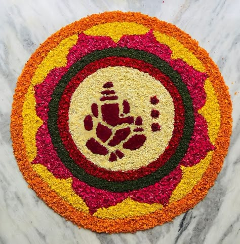 Rangoli On Indian Culture, Ganesha Flower Rangoli, Onam Pookalam Design 2024, Real Flower Rangoli Designs, Onam 2024, Kerala Festival, Onam Pookalam Design, Onam Kerala, Pookalam Design