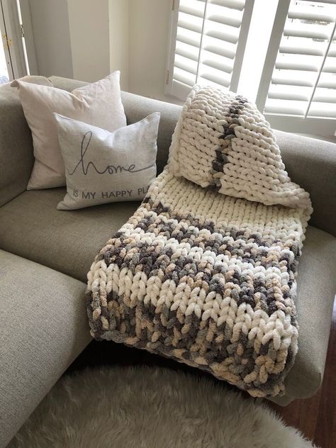 Knot Knitting, Big Blankets, Diy Blankets, Chunky Blanket Diy, Unique Crochet Blanket, Chunky Blanket Pattern, Diy Finger Knitting, Chunky Knit Blanket Pattern, Chunky Yarn Blanket