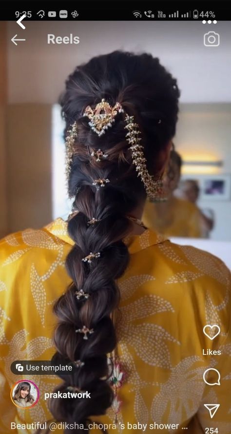 Hair Jewellery For Braids, South Indian Wedding Hairstyles Braids, Braid Hairstyles Indian, Messy Braid Indian Wedding, Bun Bridal Hairstyles, Long Hair V Cut, Engagement Hairstyle, South Indian Hairstyle, Wedding Reception Hairstyles