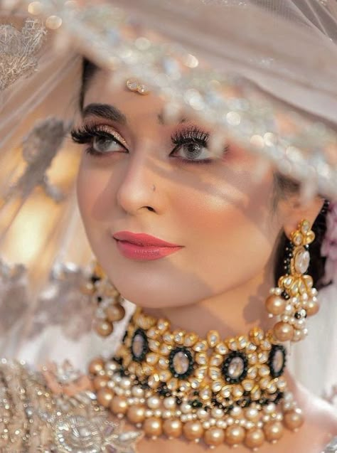 Noor Zafar Khan, Noor Khan, Long Bridal Hair, Pakistani Bridal Makeup, Beautiful Bridal Dresses, Bride Photos Poses, Bridal Makeup Images, Bridal Photography Poses, Makeup Images