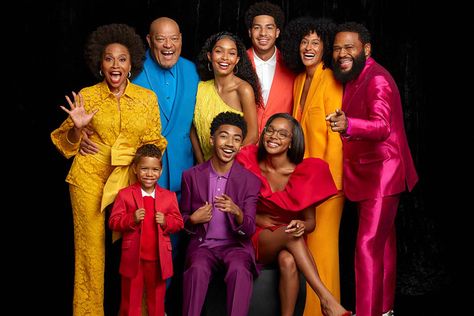 Anthony Anderson Says "Black-ish" Is One of His 'Proudest Moments' as Cast Says Goodbye to Series Rainbow Picnic Outfit Ideas, Bhm Photoshoot, Family Portraits Outfits, Generations Pictures, Group Outfit Ideas, Cast Photoshoot, Worship Team Outfits, Team Outfits, Rainbow Children