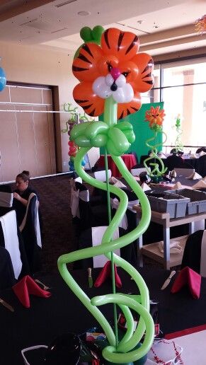 Alice in Wonderland tiger lily Onederland Party, Balloon Party, Balloon Sculptures, Easy Food Art, Party Animals, Easy Food, Tiger Lily, Animal Party, Party Balloons