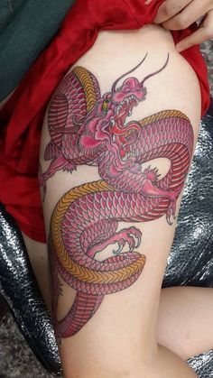 Dragon tattoo Dragon Thigh Tattoo, Yin En Yang, Chinese Dragon Tattoos, Thigh Tattoo Designs, Dragon Tattoo For Women, Tattoo Trend, Muster Tattoos, Dragon Tattoo Designs, Tattoo Designs For Girls