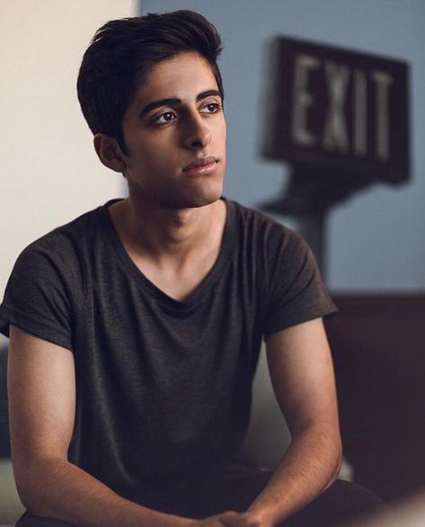 karan brar Karan Brar Aesthetic, Ravi Ross, Hey Jessie, Disney Dudes, Karan Brar, The Walking Dead Telltale, We Were Liars, Indian American, Clean Shave