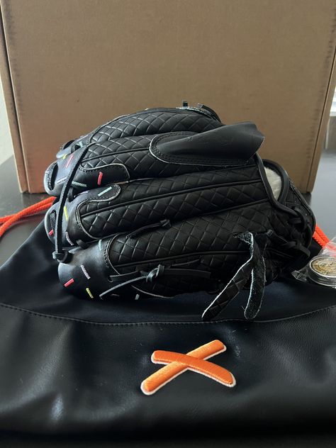 Jake Suddreth on Twitter: "@AriaGloves went crazy with this one🔥🔥🔥 has to be one of the coolest gloves in all of baseball https://t.co/c23HEAbQn3" / Twitter Custom Gloves Baseball, Baseball Drip, Baseball Wallpaper, Softball Equipment, Baseball Gloves, Baseball Stuff, Custom Computer, Baseball Pictures, Baseball Gear