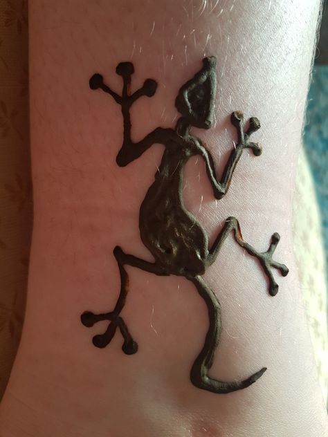 Having fun playing with the henna, using my son's leg as a canvas 😁 #henna #hennadesigns #kidshenna Funny Henna Designs, Henna Tattoo Leg, Leg Henna Tattoo, Henna Finger Tattoo, Henna Leg, Henna Designs Leg, Leg Henna Designs, Cute Henna Tattoos, Henna Style Tattoos