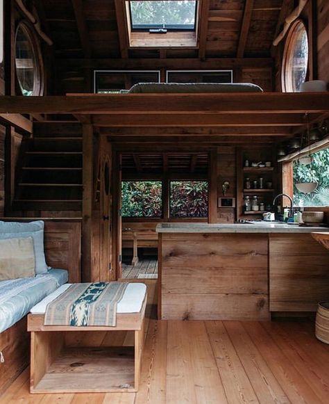 Tiny House Interior Design, Tiny House Loft, House Loft, Tiny House Inspiration, Casa Country, Tiny Cabin, Tiny House Movement, Tiny House Interior, A Cabin